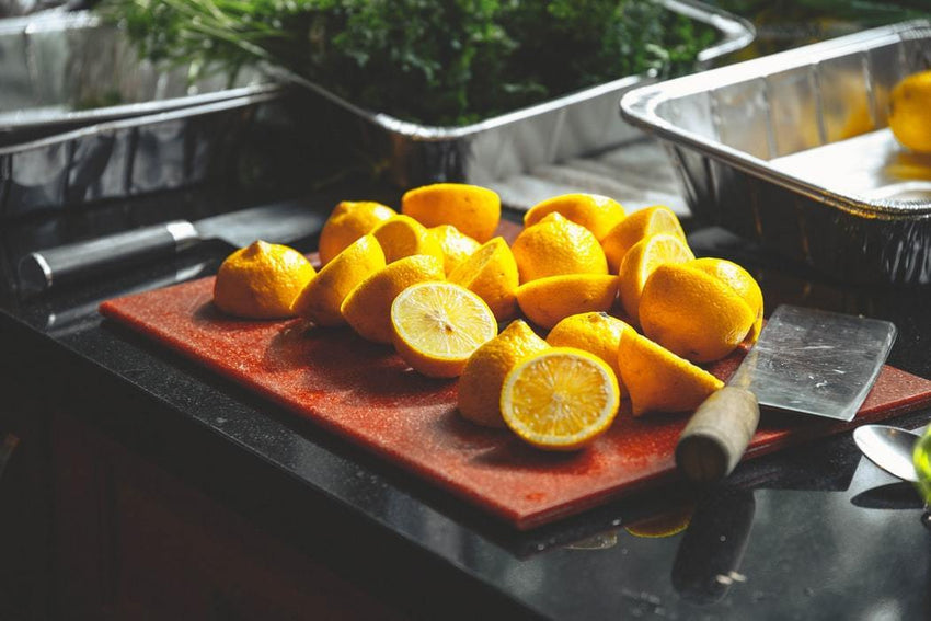 Why are Stainless Steel Knives preferred when cutting acidic foods?
